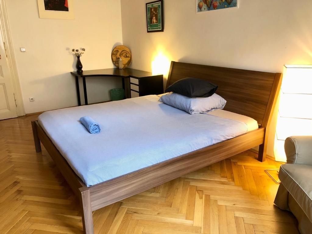 פראג Chez Jitka Et Gautier - A Great Alternative To A Hotel מראה חיצוני תמונה